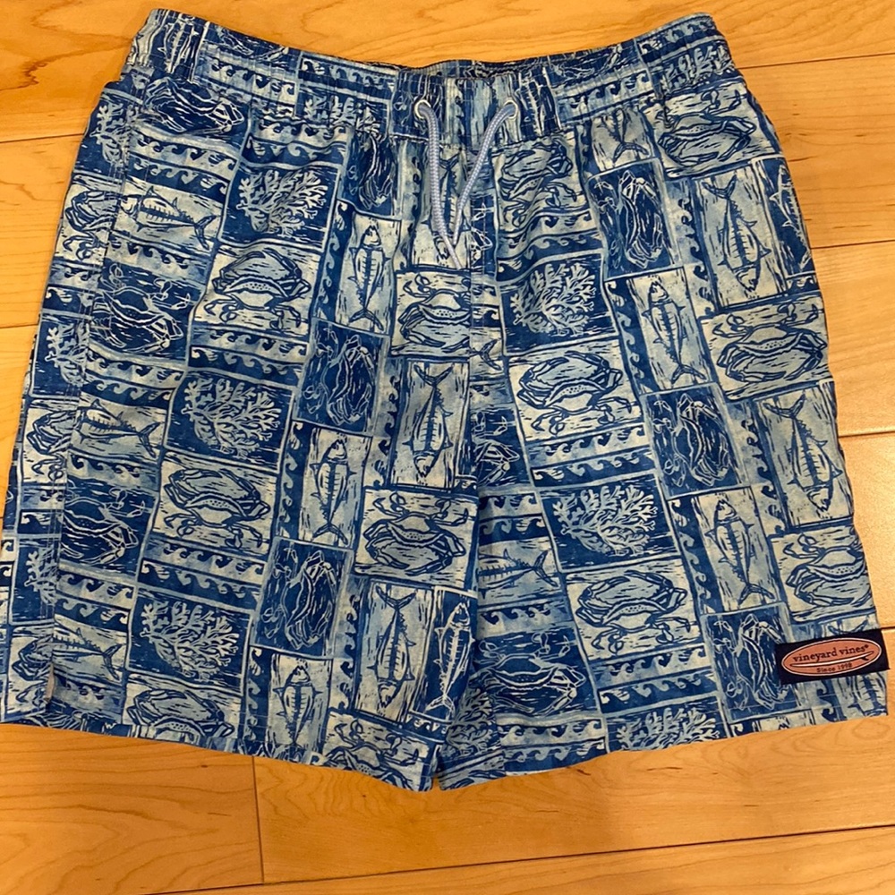 Boys Vineyard Vines bathing suit, Sz M (12-14)